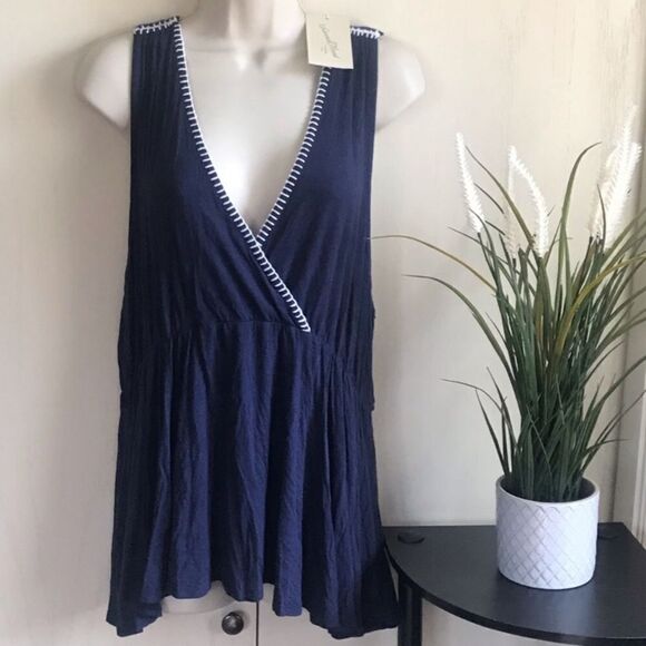 NWT - Universal Thread Top - Size Large - Picture 1 of 6